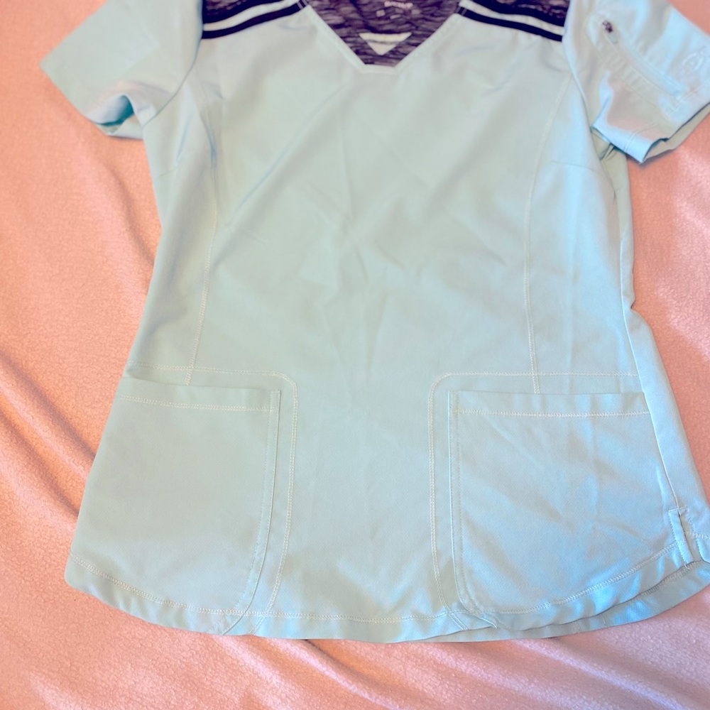 Dickies scrub top. Small